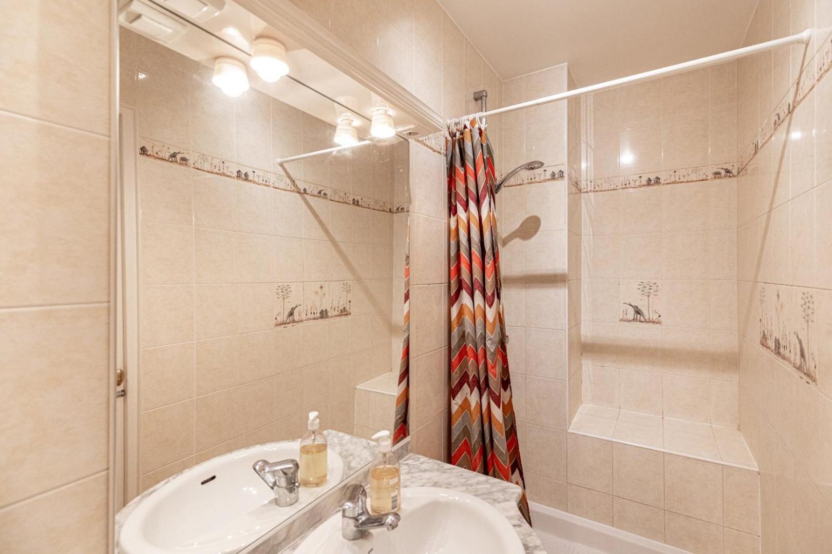 Guestready - Superb Appt Pres Du Patheon Appartement Parijs